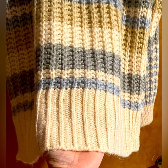 ❤️Sweater Shoulder less🌺Like New Condition turtleneck❤️ - Picture 11 of 13